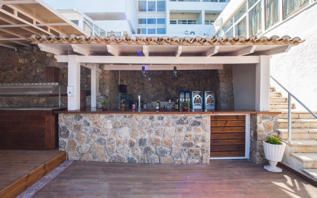 Отель Alexandros 