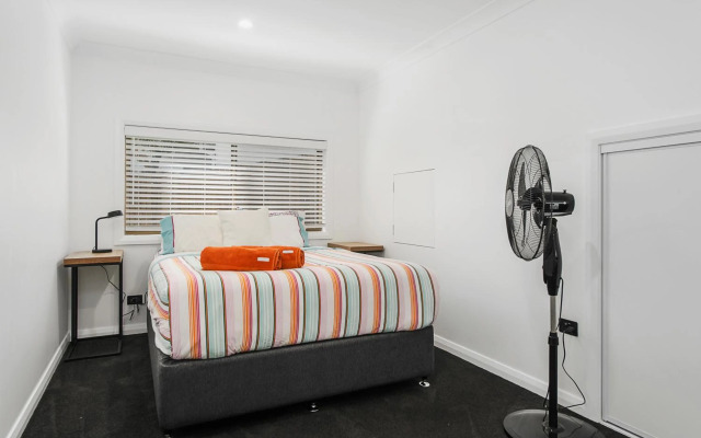 24 Hibiscus Crescent