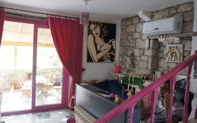 Aladam Otel