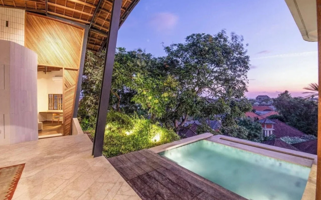 Stunning 2-br Penthouse With View, 800m to Beach