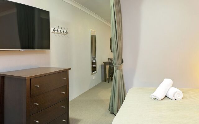 Horizons 418 - Lake Jindabyne Waterfront