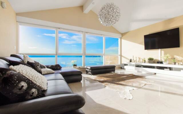 Luxury at Villa Cama - Your Dream Vacation Rental!