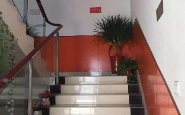 Huali Business Hotel