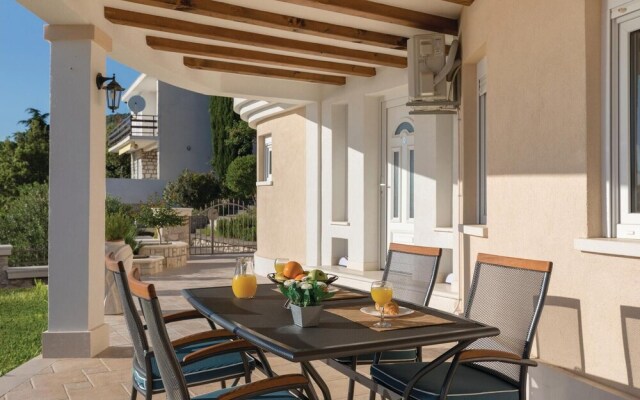 Beautiful Home in Komarna With Wifi and 2 Bedrooms