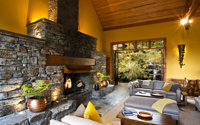 Treetops Lodge & Estate