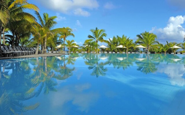 Victoria Beachcomber Resort & Spa