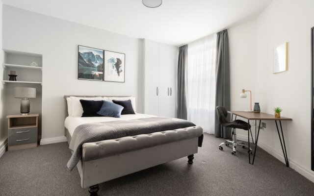 Modern 4-Bedroom Apart near Aldgate East
