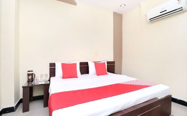 OYO 14860 Hotel Silver Star