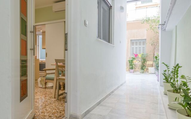 Grandma's Chic & Bright Athenian Home with a Patio