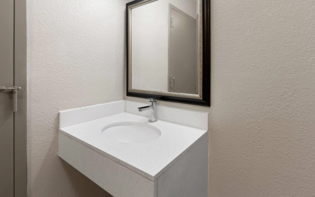 Days Inn by Wyndham Cambridge