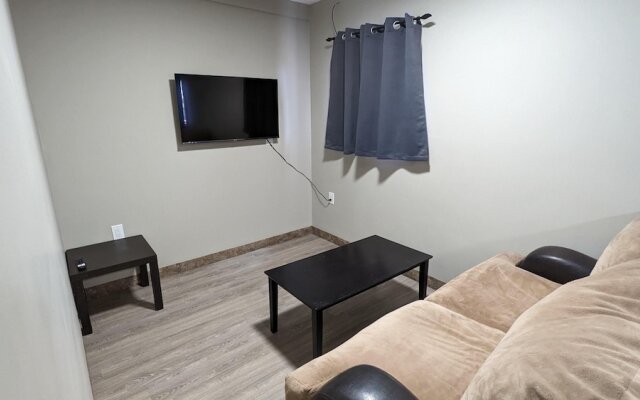 Riverside Motel & Suites