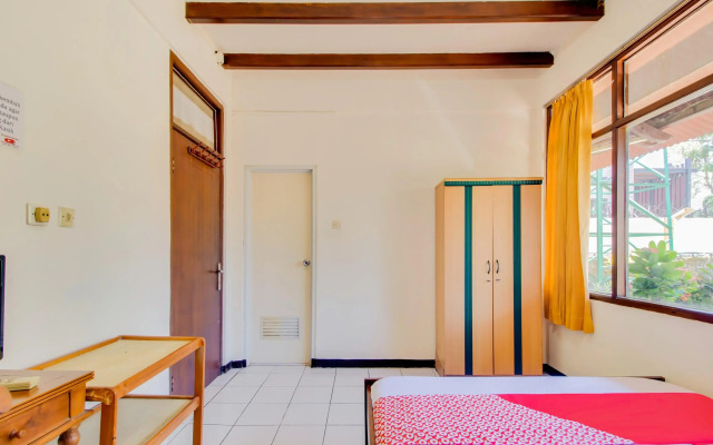 Penginapan Christina by OYO Rooms