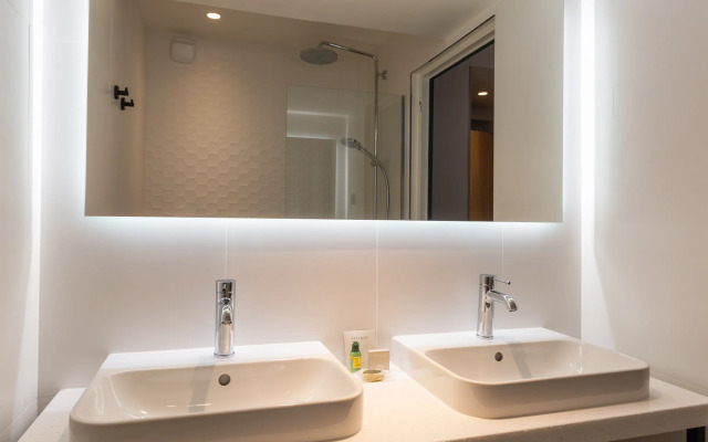 Отель Leonardo Boutique Opera