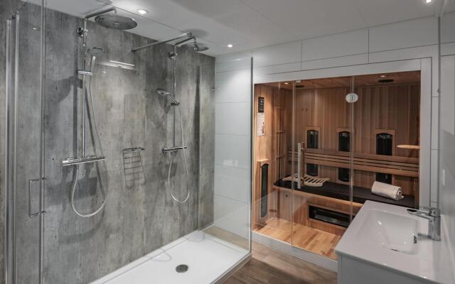 Modern lodge with ir-sauna, 500m from the beach