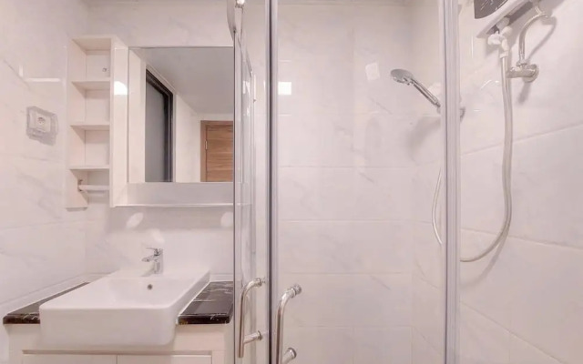 Good Place And Spacious 3Br Sky House Bsd Apartment