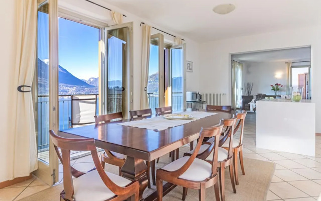 Sunny Varenna Apartment