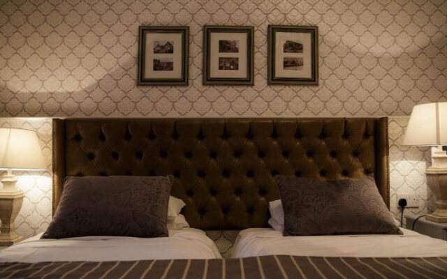 Dooly's Hotel