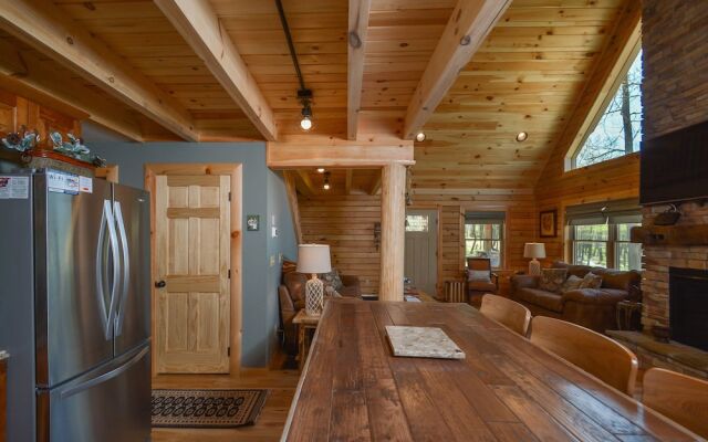 Log Me Inn 5 Bedroom House