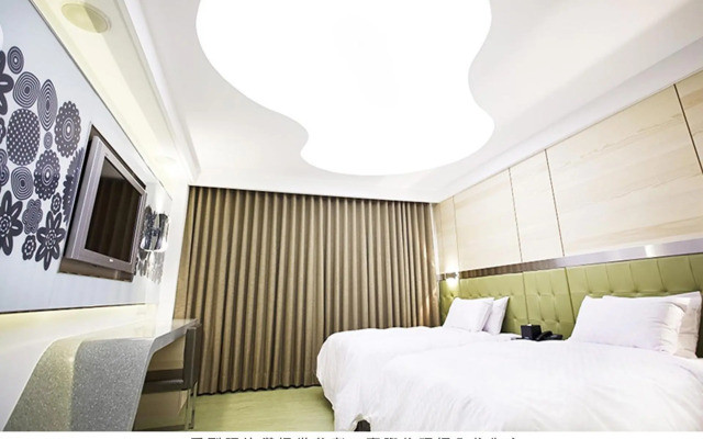 Royal Group Hotel Ho Yi Branch