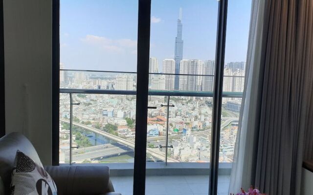 Stay In Vietnam Vinhomes Golden River