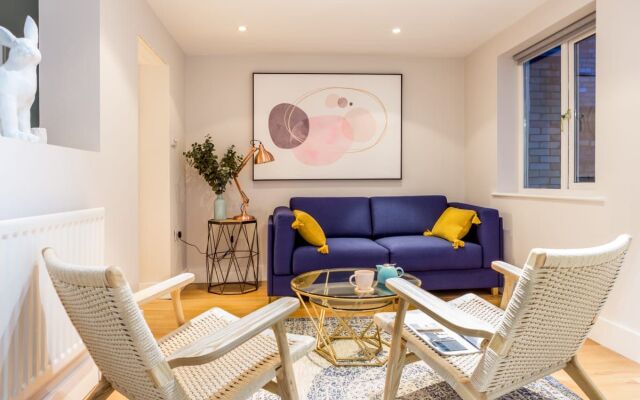 The Modern Classic - Contemporary & Elegant 3bdr Home