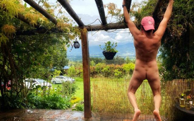 The Naked House Sabana - Hotel Nudista