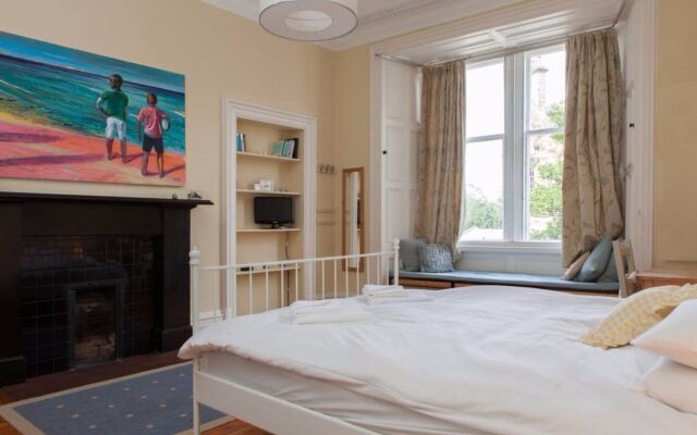 Amazing 4 Bedroom Apartment Just Off The Meadows