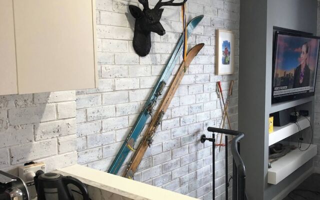 24 Hotham 3 Bedroom Renovated Apartment