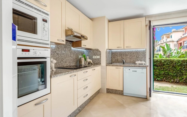 YOLO Spaces – Sotogrande  Puerto Boutique Apartment