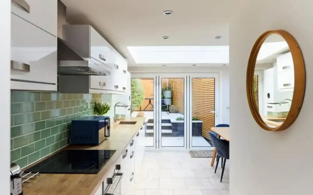 The Elmbridge Getaway - Glamorous 2bdr With Garden