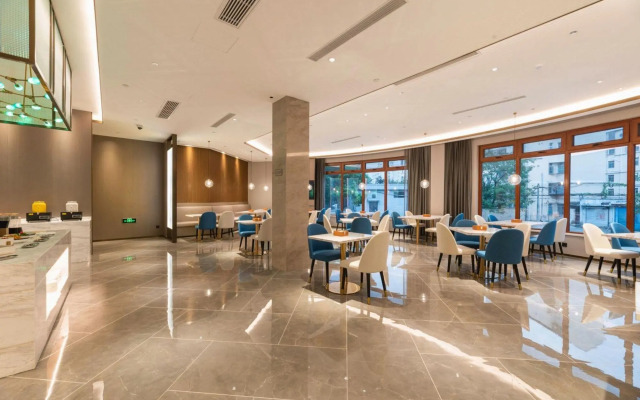 Crystal Orange Shanghai Safari Park