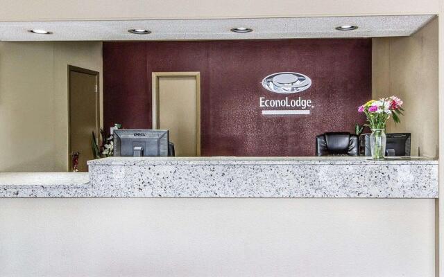 Days Inn by Wyndham Manitowoc