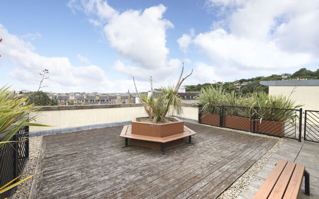 JOIVY Executive 2-Bed Apt With Stunning Roof Terraces