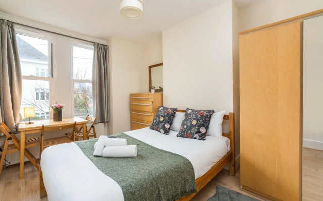 Spectacular 2BD Flat in Shepherds Bush