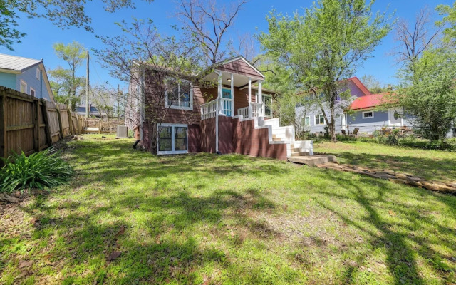 Fayetteville Retreat w/ Yard - Walk to Campus!