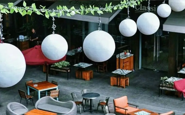 Zen Rooms Verde Residence