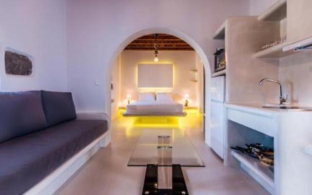 Plaka Suites