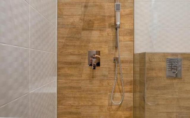 Squares and Dots Apartment