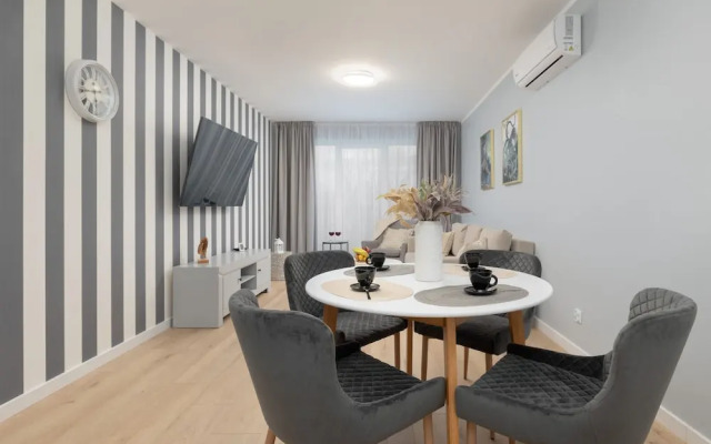 Dziwnów Spadochroniarzy by Renters