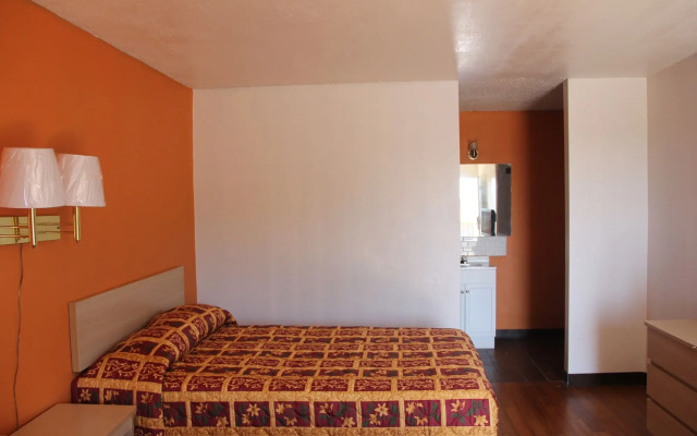 LoneStar Inn & Suites