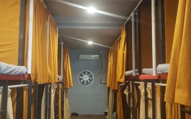 Rubikz Hostel & Cafe