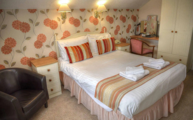 Lion Hotel and Studio Apartments