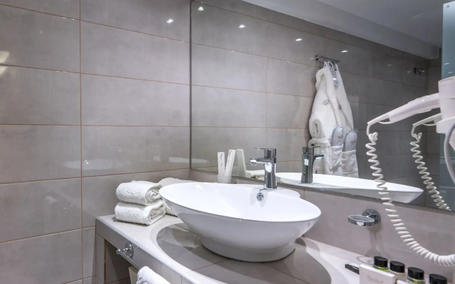 Cronwell Platamon Resort