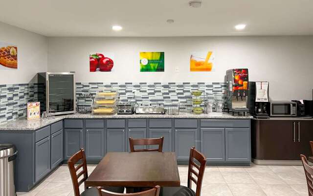 Quality Inn & Suites Columbus West