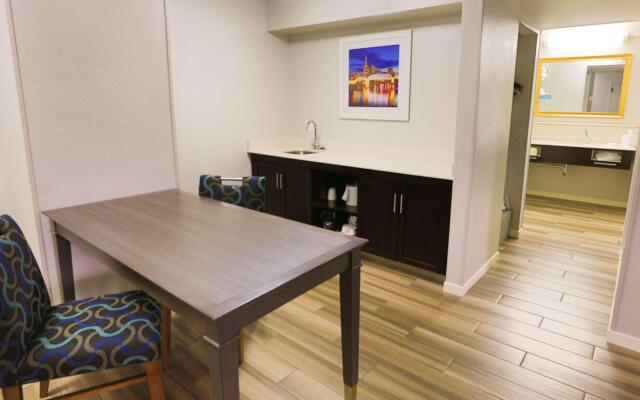 Hampton Inn & Suites Nashville-Airport