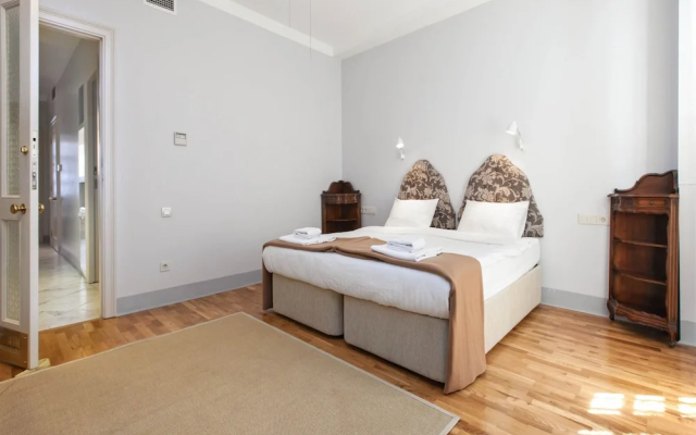 Chiconomy Suites