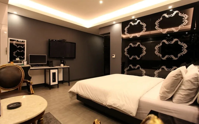 S Petite Hotel