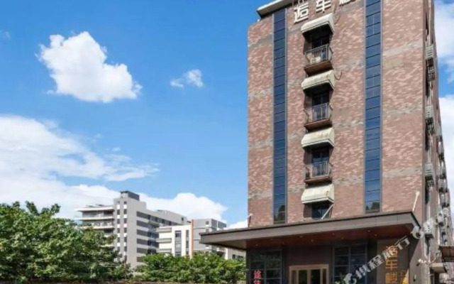 Passenger car building apartment