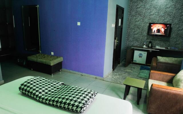 Crownedge Hotel