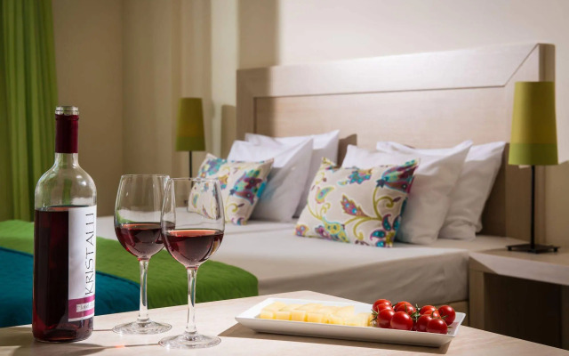 Kristalli Hotel Apartments